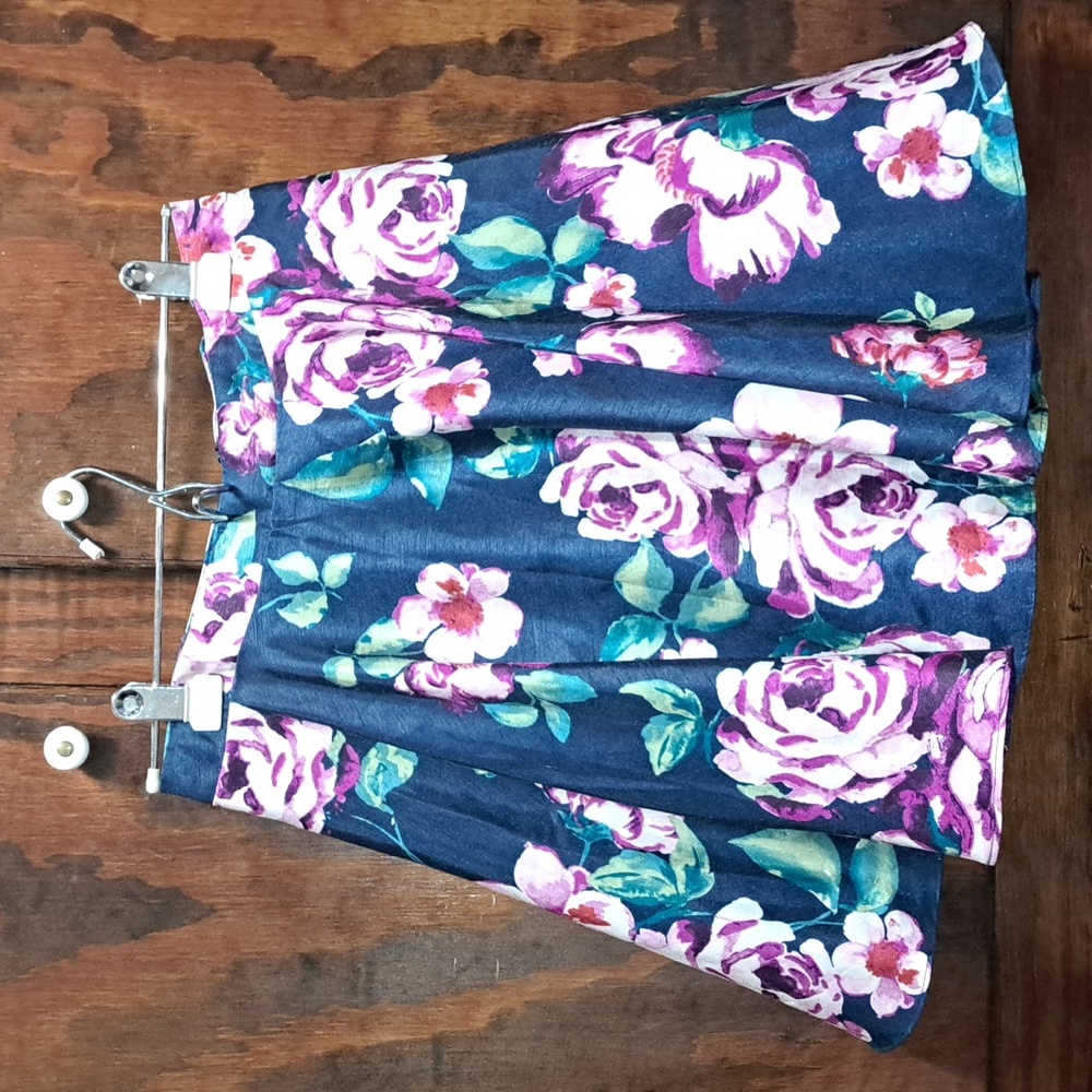 Size 5 City Studio floral skirt